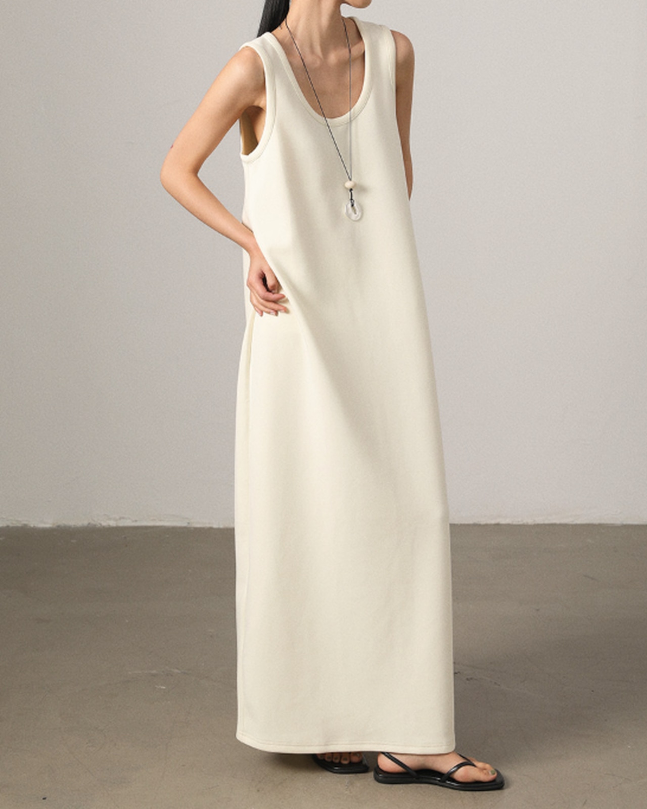 Simple  u-neck sleeveless long One-piece  L0079