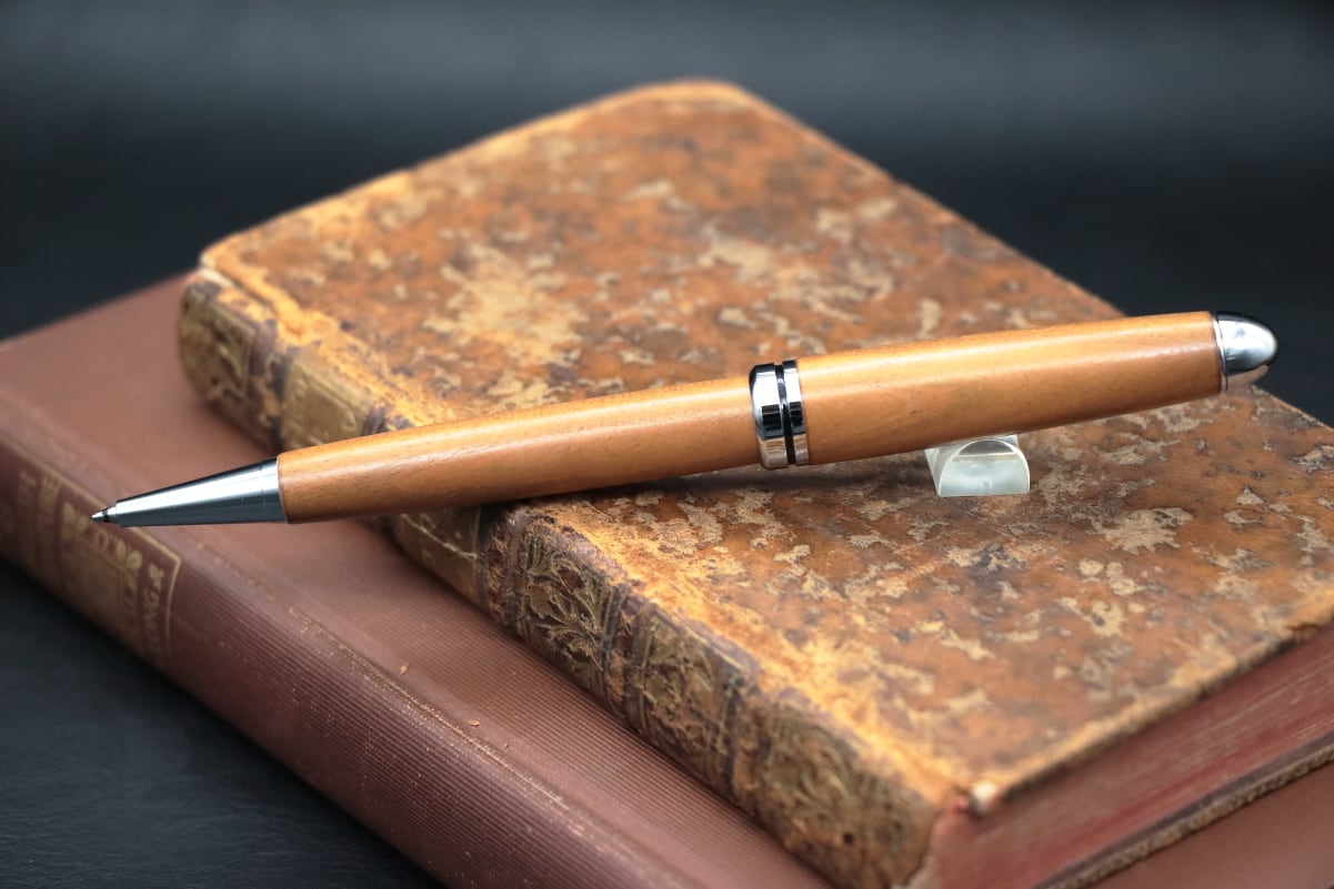 梅の木の宿り木　貴重材　芯繰り出し両方向　ジェットストリーム芯  工房 AKIRA 木軸 ボールペン パトリオットスリム ジェットストリーム