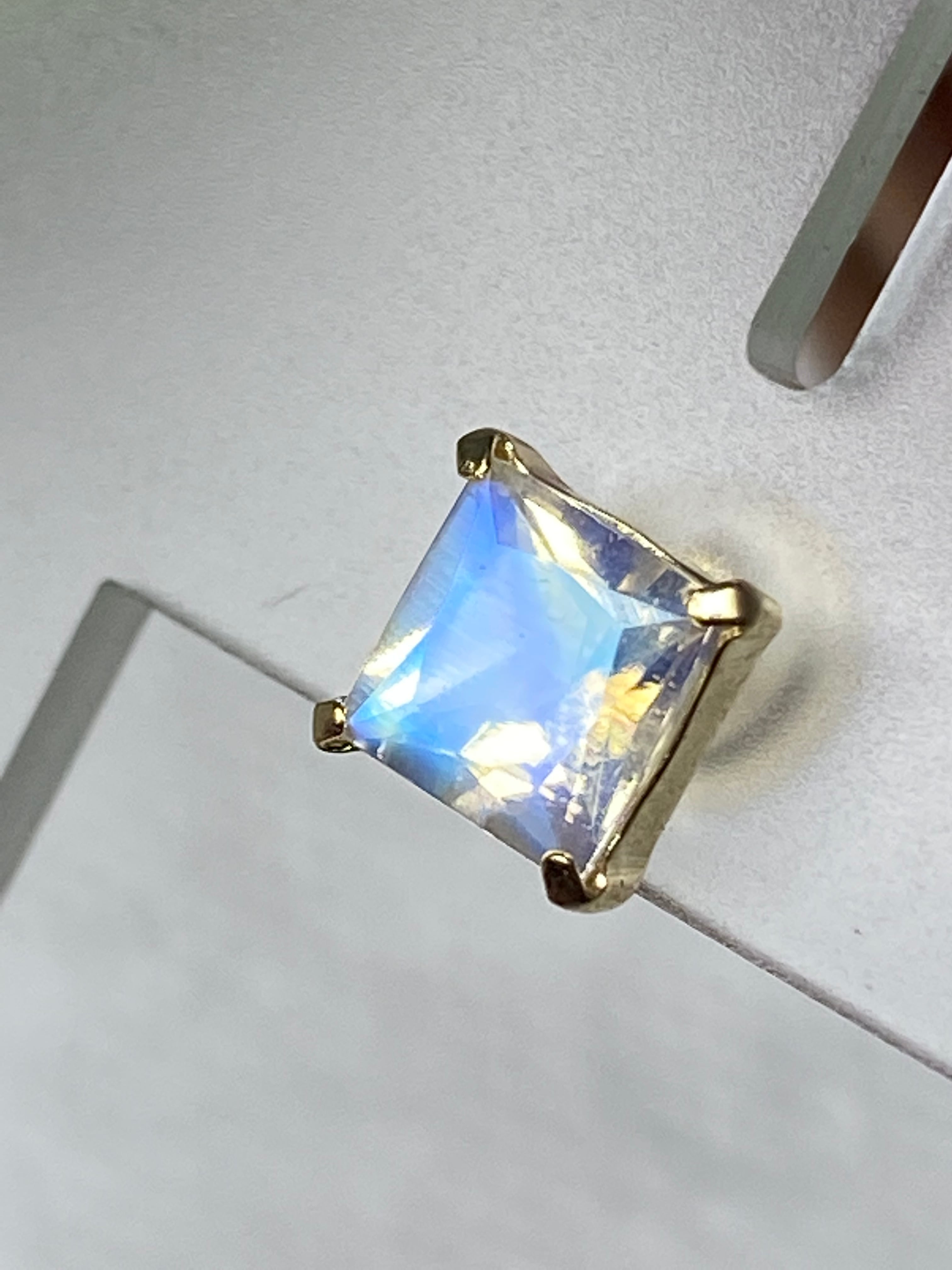 新品】ラブラドライト K10 ピアス☆色違いシラー【新品 