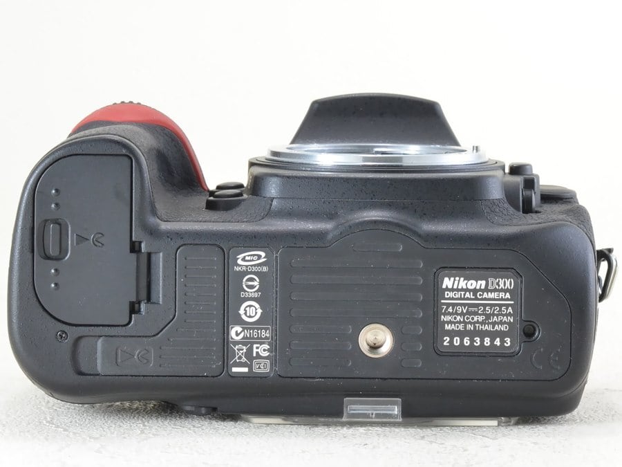 ■美品■ ニコン Nikon D300 ボディ  《ショット数 5026回》