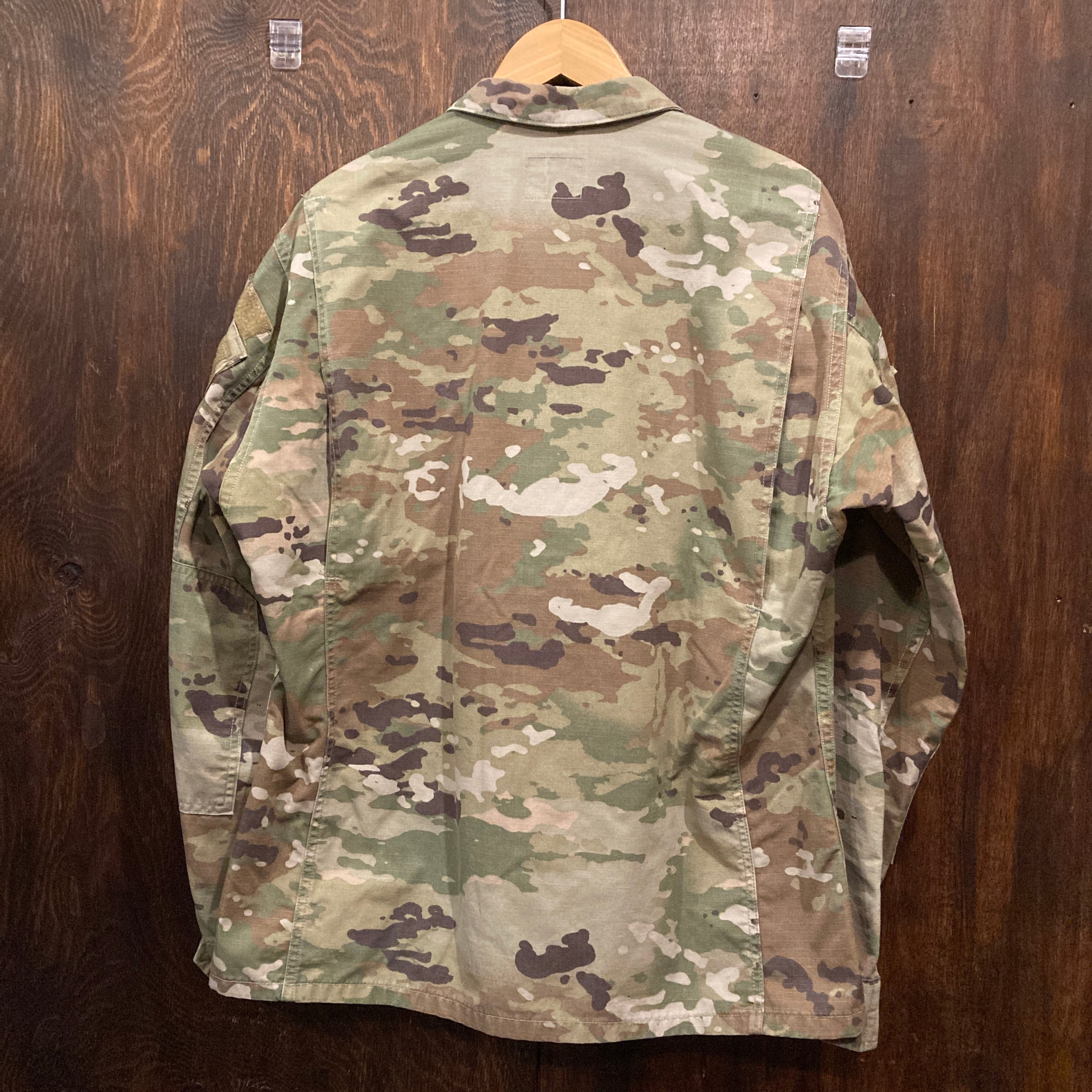 アメリカ軍 ミリタリージャケット ACU 迷彩ジャケット OCP迷彩 Mサイズ