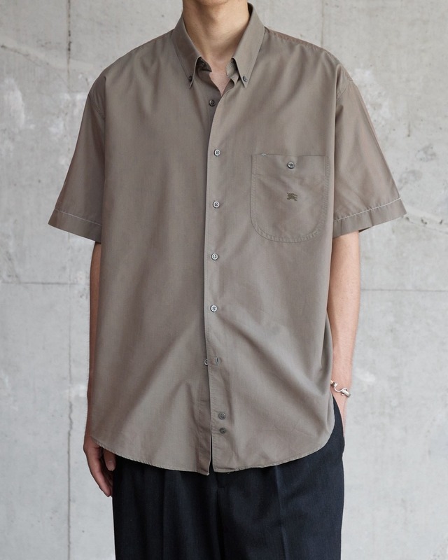 "Burberrys" iridescent short sleeve shirt / From SPAIN