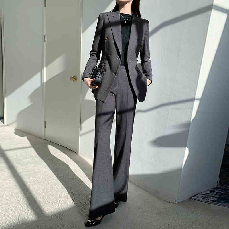 スーツスクエア ダブルブレストジャケットとパンツセットアップ グレー