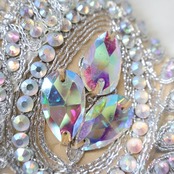 ベリーダンス オリエンタル 衣装 上下セット ブラック系 トップス スカート ベルト ベール アーム アーム飾り 腕飾り ラインストーン 黒 赤 スリット ラメ キラキラ 豪華 装飾 華やか かっこいい ダンス衣装 ステージ イベント シルバー系 レッド系