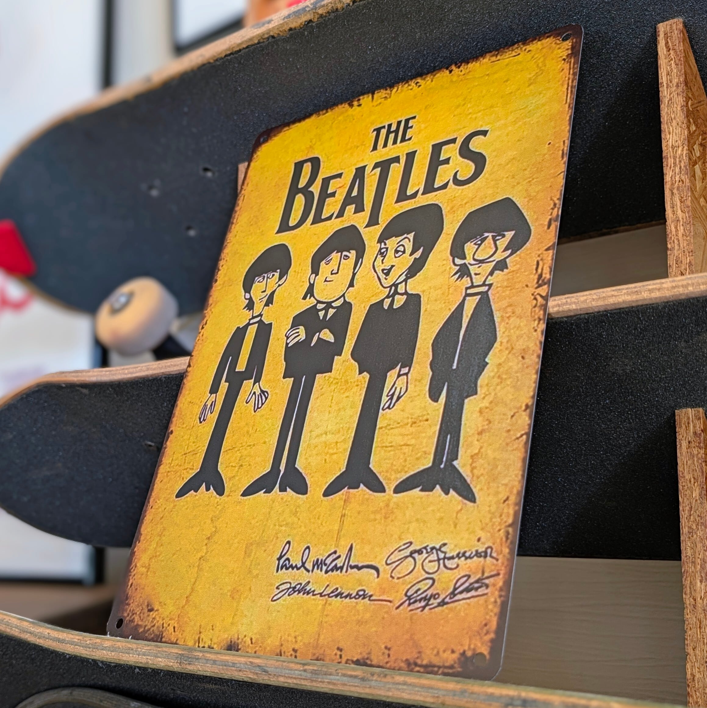 送料無料!ちょうどいいブリキ看板 【 The Beatles ( ビートルズ ) 】 METAL SIGN / メタルサイン / ブリキ看板 / サインボード / ビンテージ加工〚アメリカン雑貨 アメトイ〛