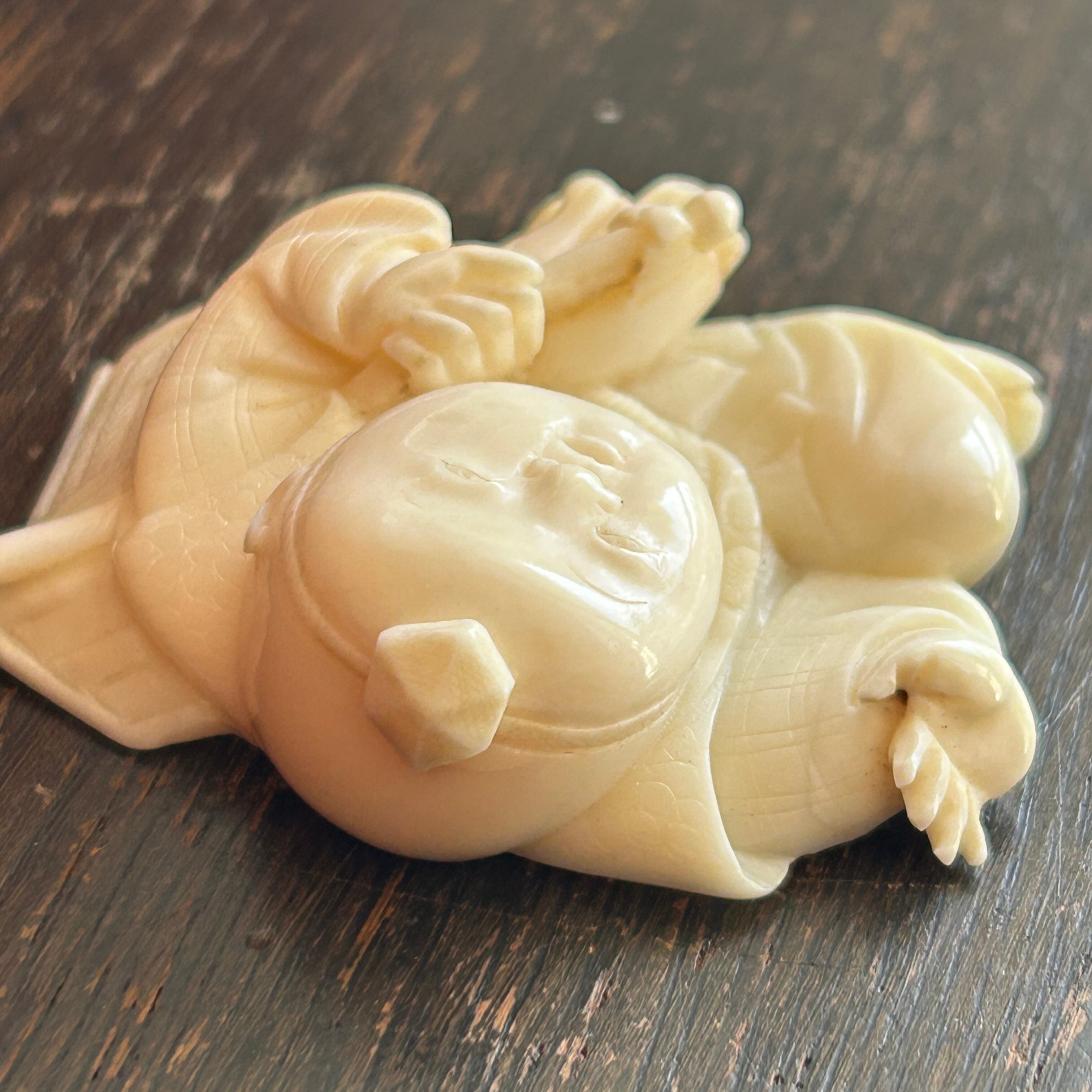 アンティーク　マッコウ鯨歯　なんだか福々しい中間の帯留め