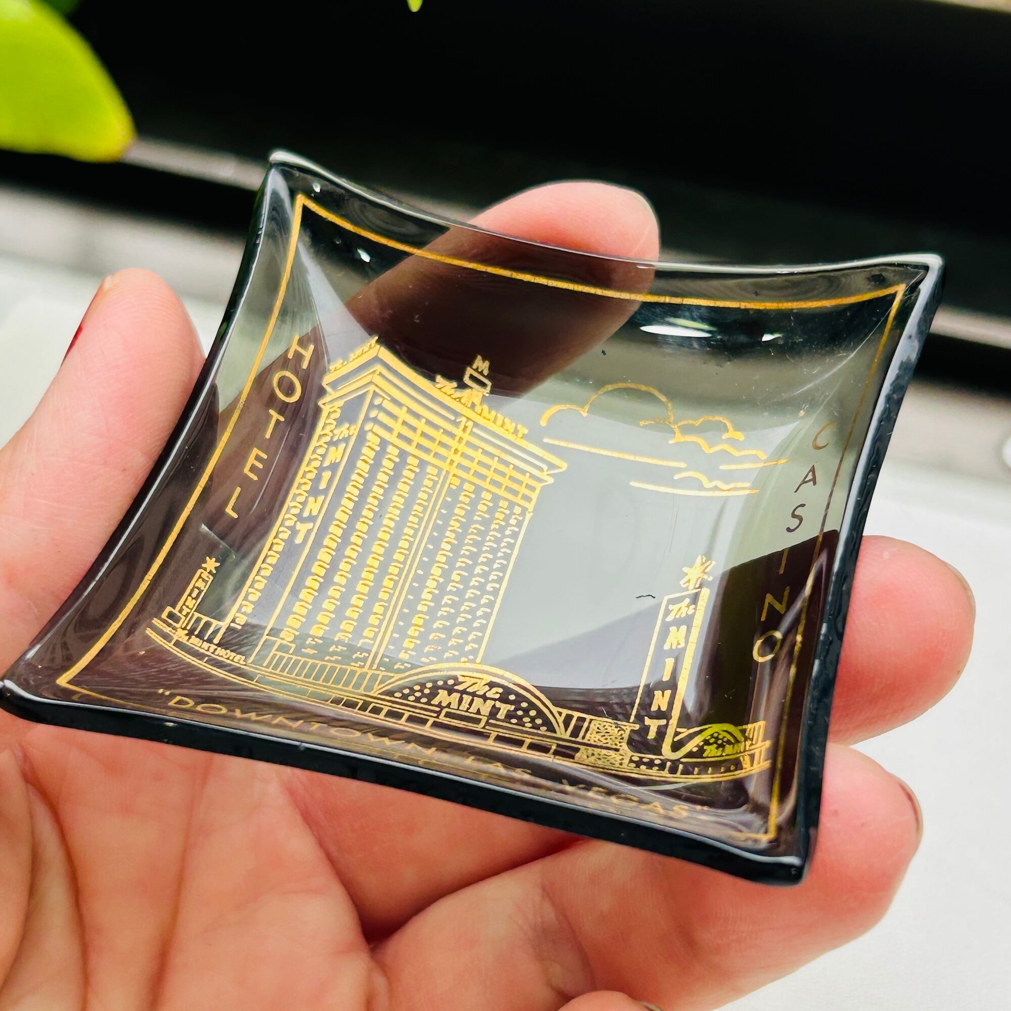 The Mint Hotel Casino ガラス小皿 | Milo Antiques & Vintage