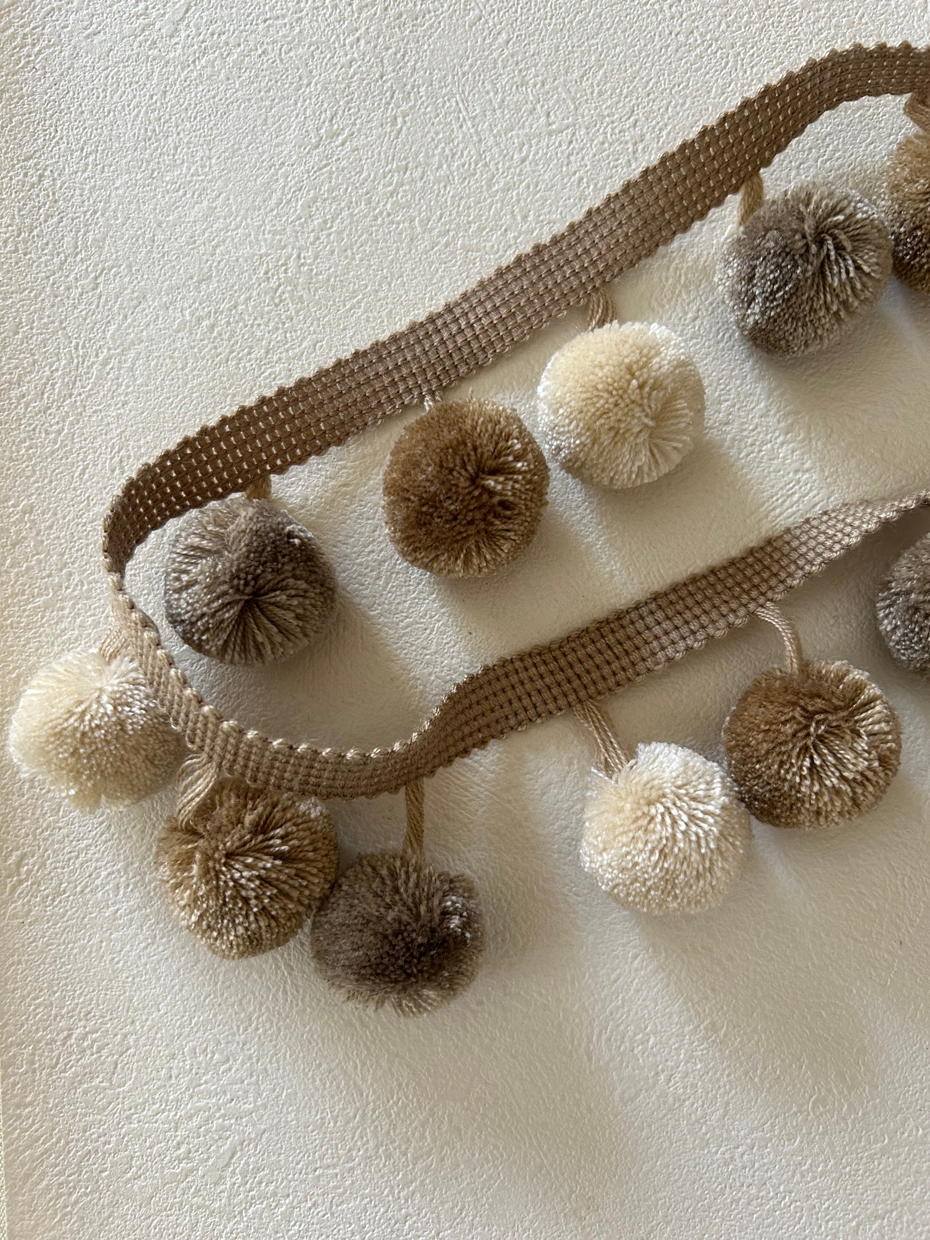 輸入デザインタッセルブレード ポンポンブレード 50cm/カット ベージュ系 カルトナージュ スツール デコレーション材