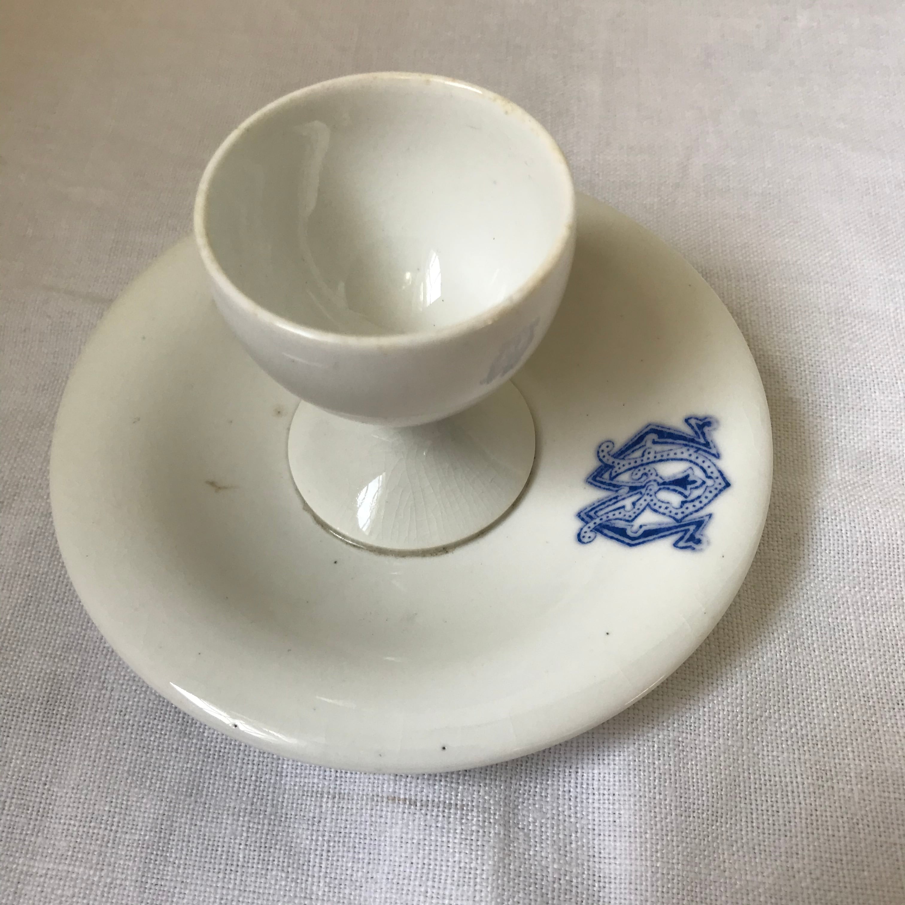 受け皿付きのエッグカップ | Say it with Lucy's