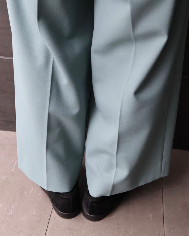 【GUCCI】coloring straight slacks