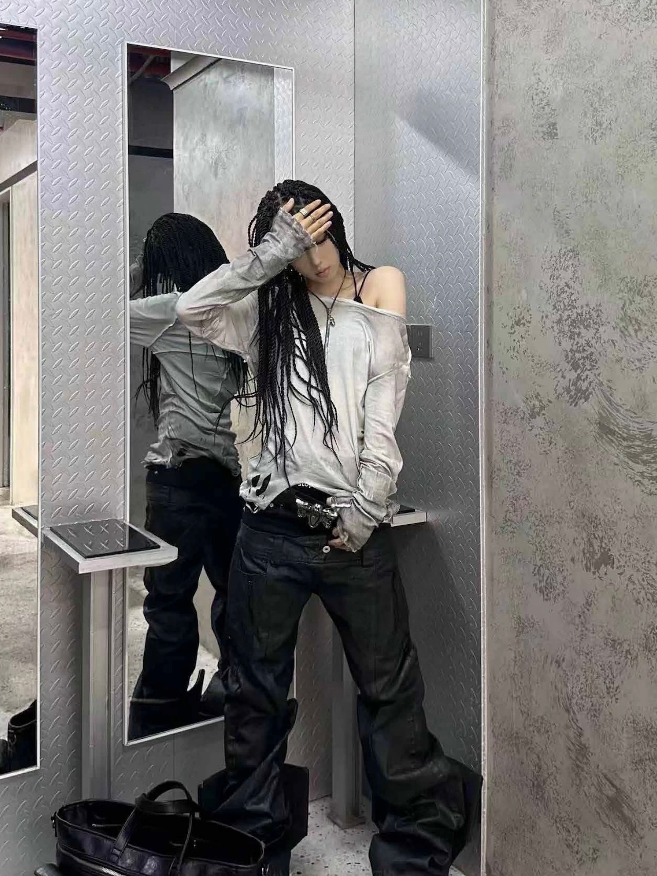 【CinderVein】Distressed Spray Wrinkled Long Sleeve Tee