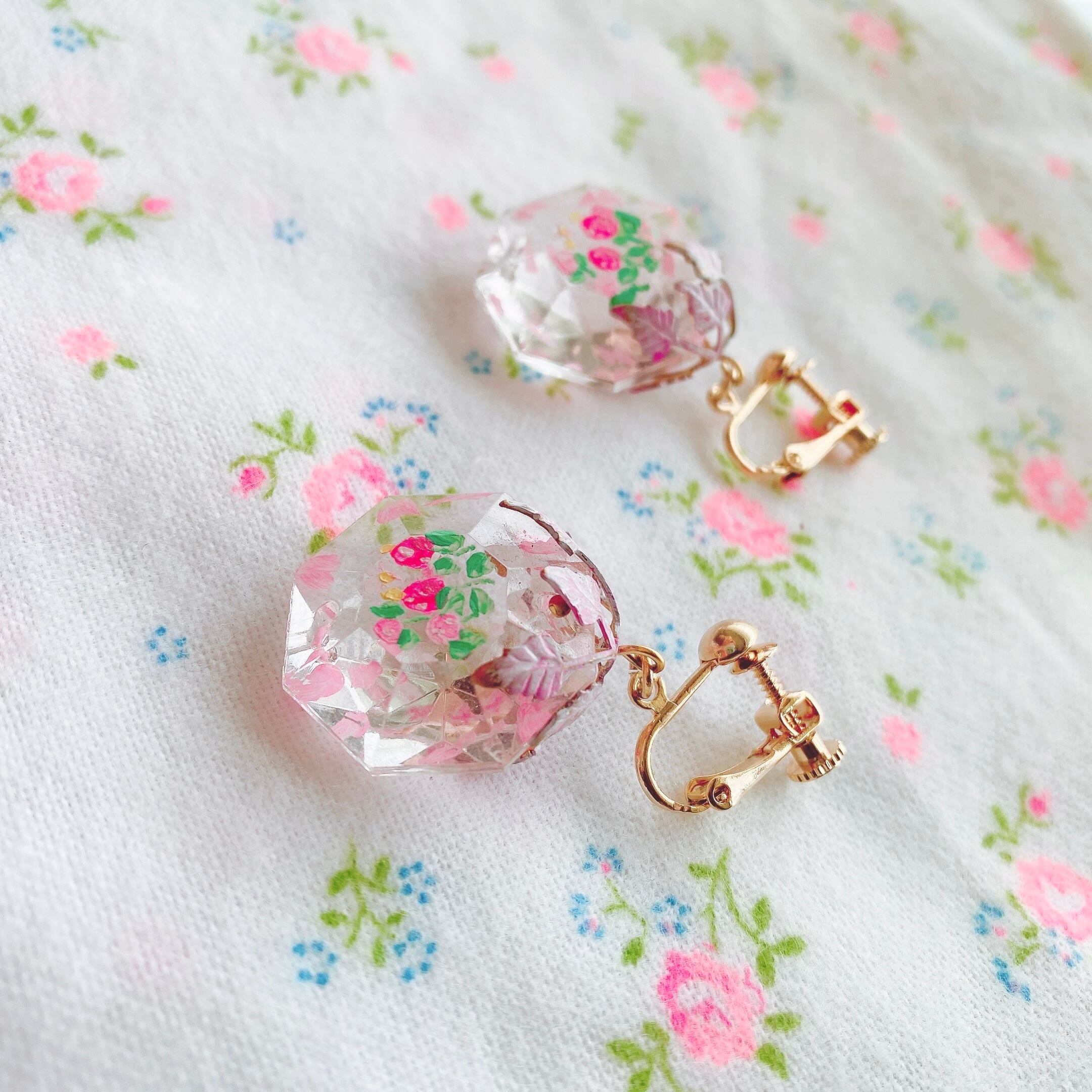 Strawberry hand paint chandelier earrings いちごばたけのイヤリング b.