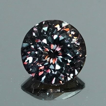 【Bright Brilliant Cut™️ “145 Facets” 】境界に棲む、色の気配 0.54ct 天然サファイア