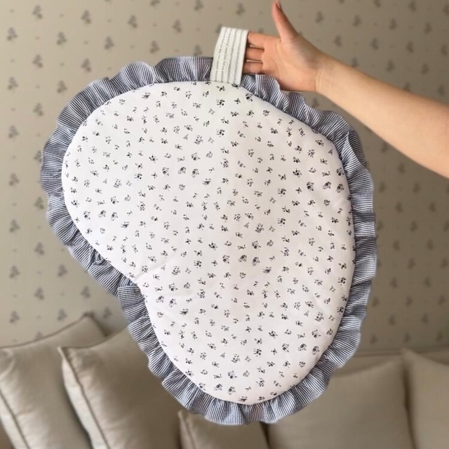 【即納】Blue Flower Heart Photo Zone Cushion / SICGGU　韓国犬服