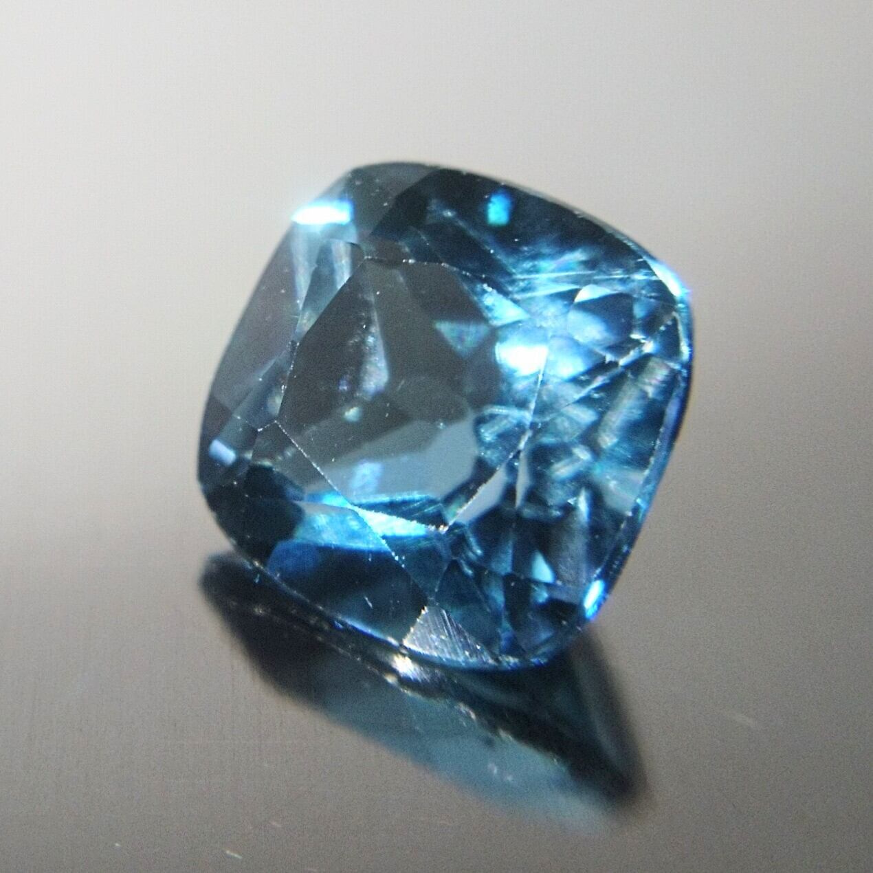 15.8ct ロンドンブルートパーズ　ルース