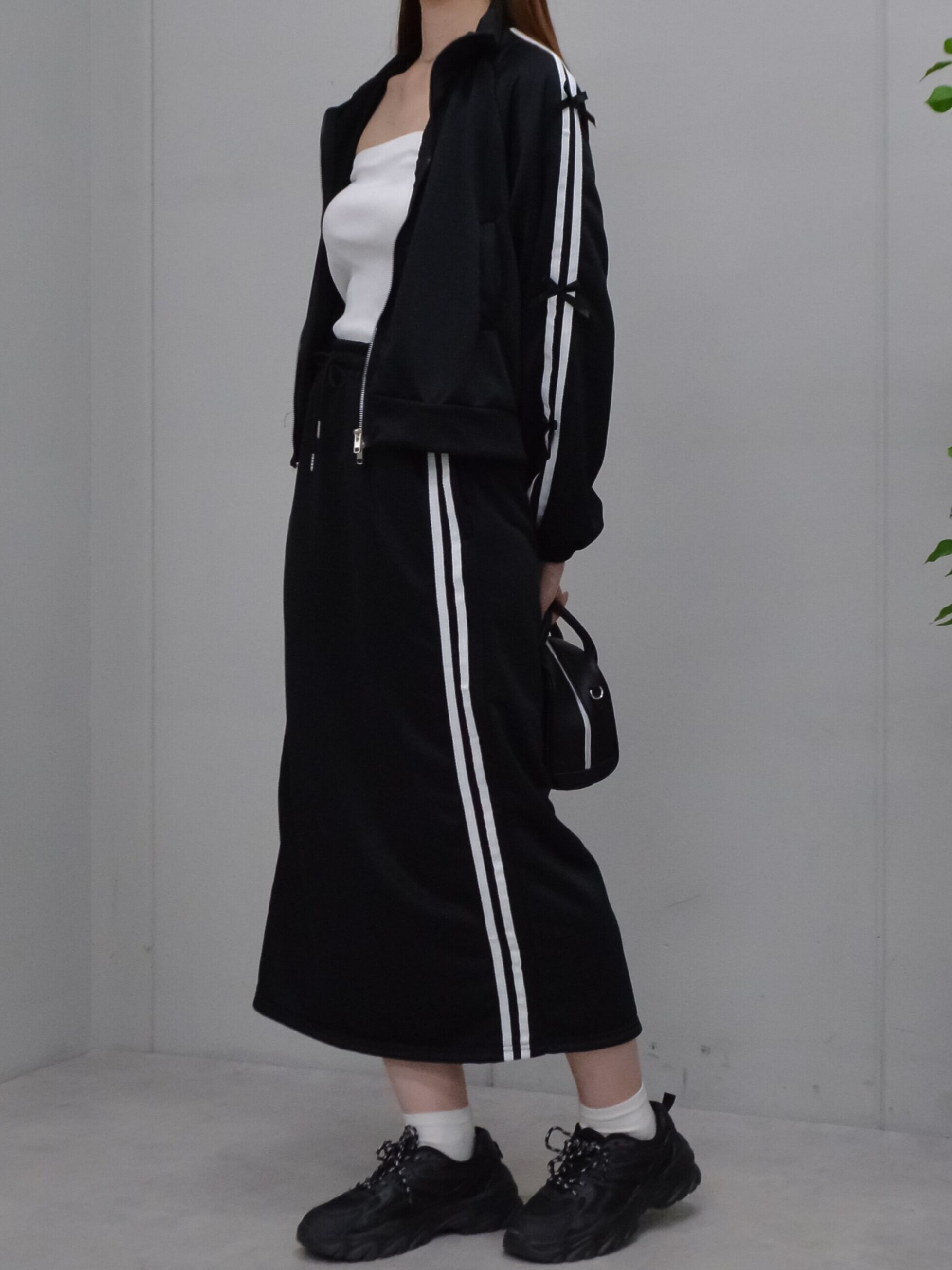 930218 リボン付きラインスウェットセットアップ | &soiree アンドソワレ