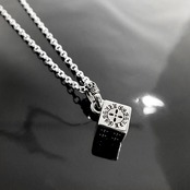 DICE : CROSS NECKLACE / クロスダイスネックレス