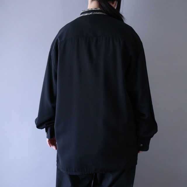 switching pattern and antique button design band-collar over silhouette shirt