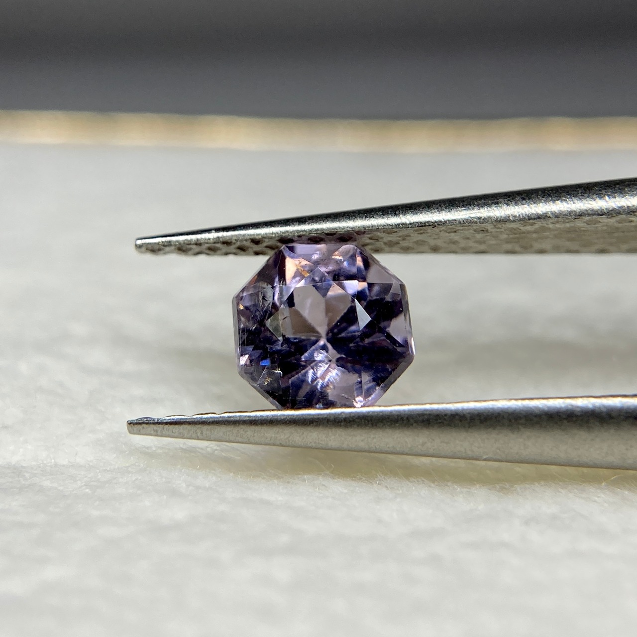 お花みたいなスピネル 訳あってお買い得 グレー系 約5.1mm r-0204