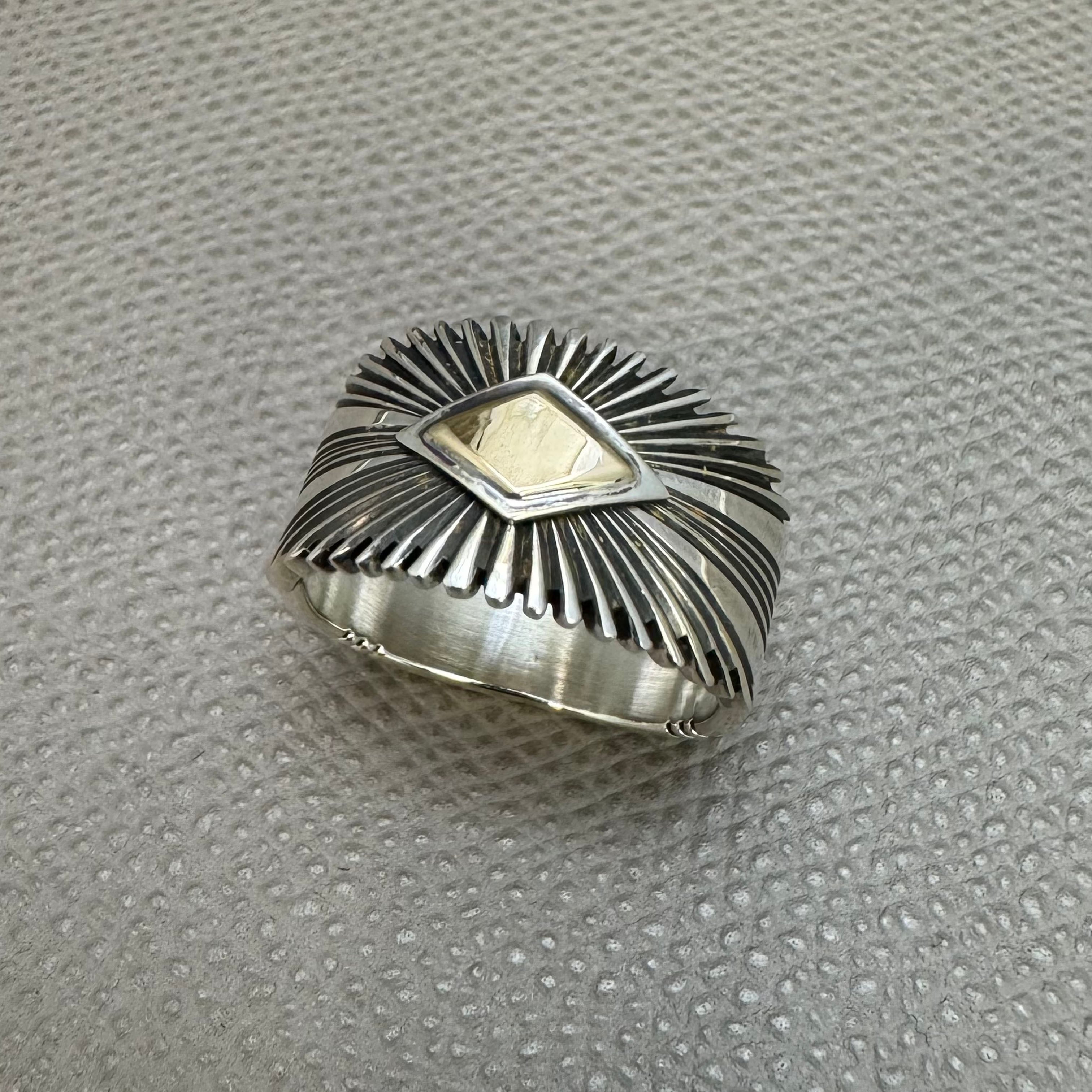 NAVAJO（ナバホ）族 Pat Bedonie作 14K GOLD サンバーストリング 22号
