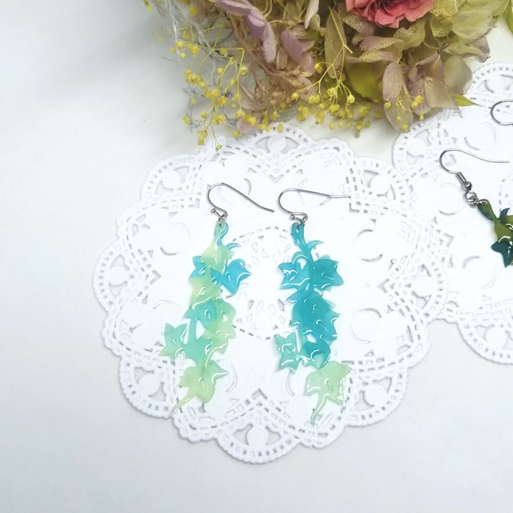 再販】秘密の花園 ＊ 切り絵 蔦 ピアス・イヤリング | すきかげ