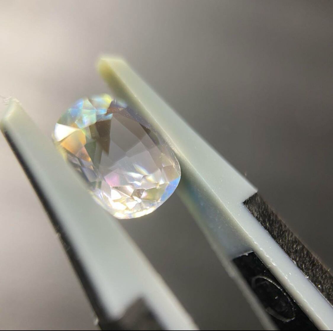 レインボームーンストーン 0.97ct ルース 宝石 | GCC.GEMS. レインボームーンストーン 0.97ct ルース 宝石 | GCC.GEMS.