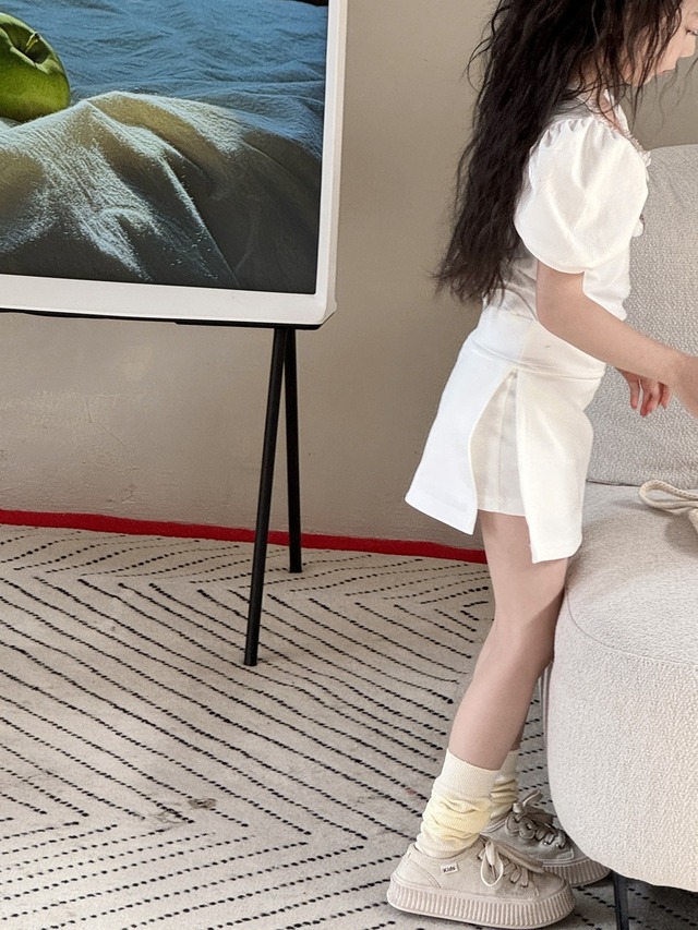 スリット入りミニスカート（ホワイト）QBSH 2026春｜100-150cm｜スリムフィット｜ミディスカート｜スウェット ［取寄］