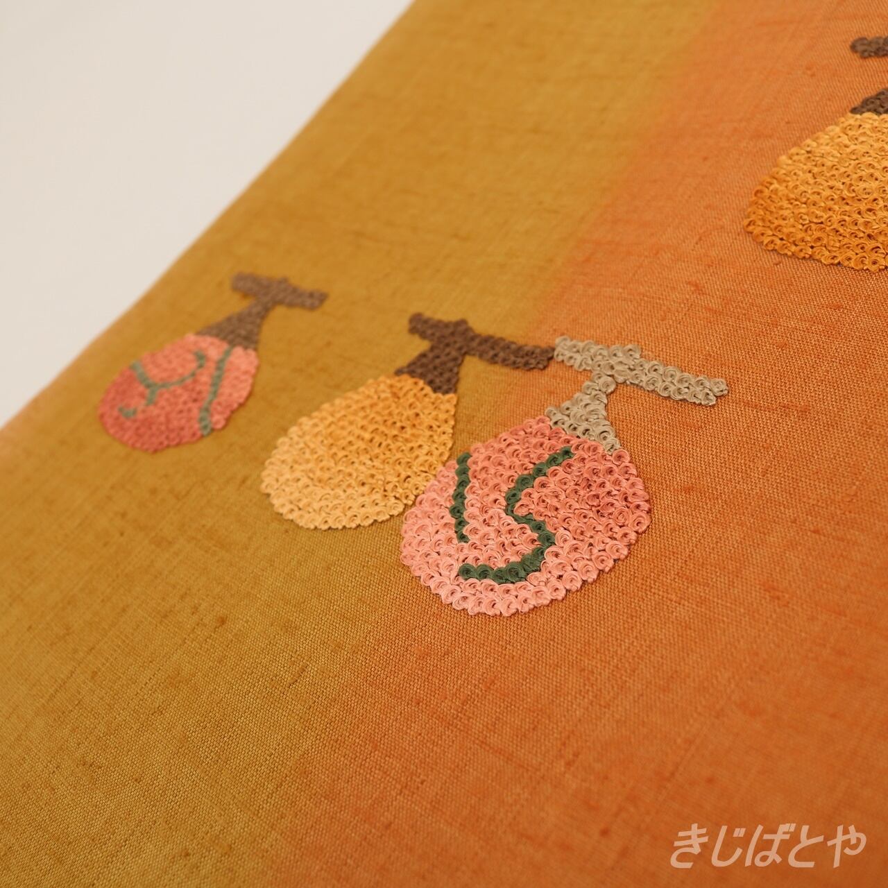川村久太郎 付け下げ 正絹 紋無し相良刺繍 金駒刺繍 広衿 袷 U-2395 
