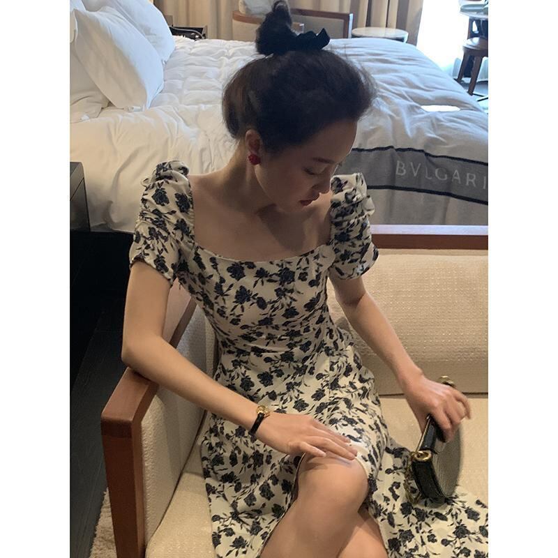 【新作】【送料無料】 フランスのワンラインカラー半袖ドレス女性のための夏 2023 新しいハイエンド純粋な欲望スタイル痩身スリットロングスカート 0240062609163