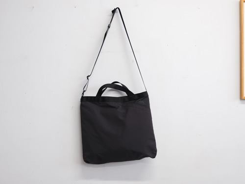 MONOLITH” TOTE SHOULDER STANDARD Neutral M”