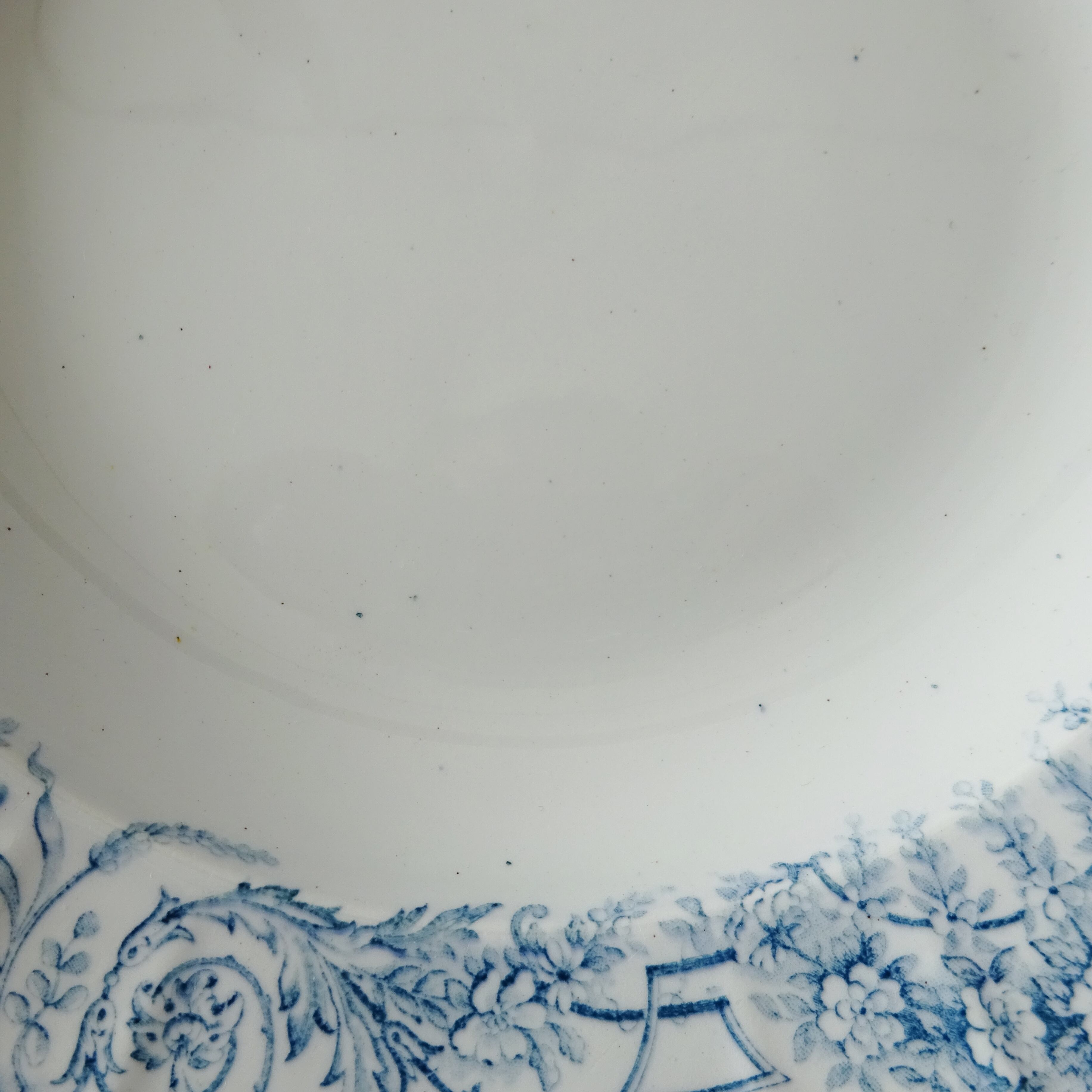 ST AMAND ET HAMAGE NORD  modèle《LAMBALLE》Assiette creuse (C)