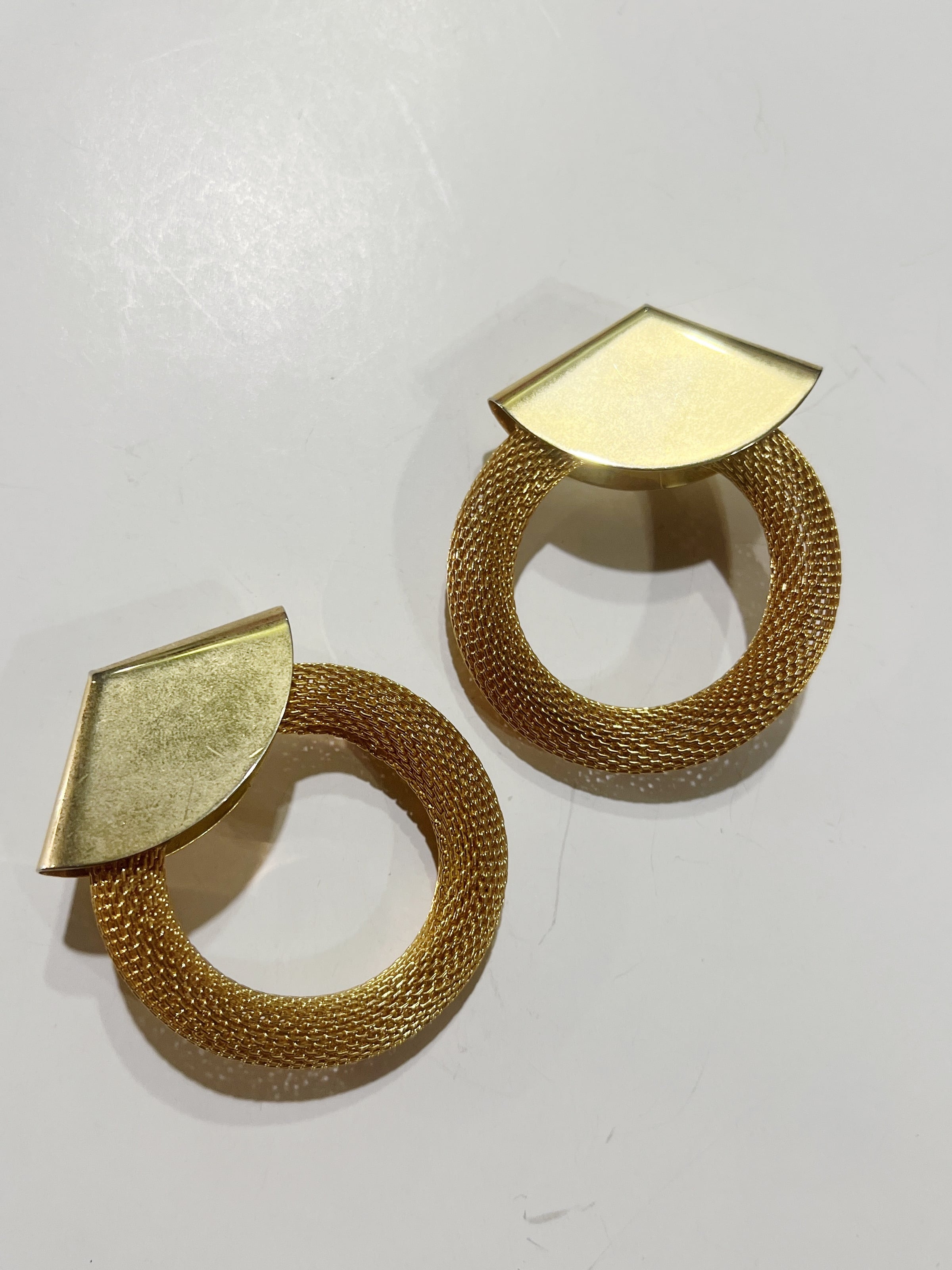Vintage gold × mesh hoop earrings