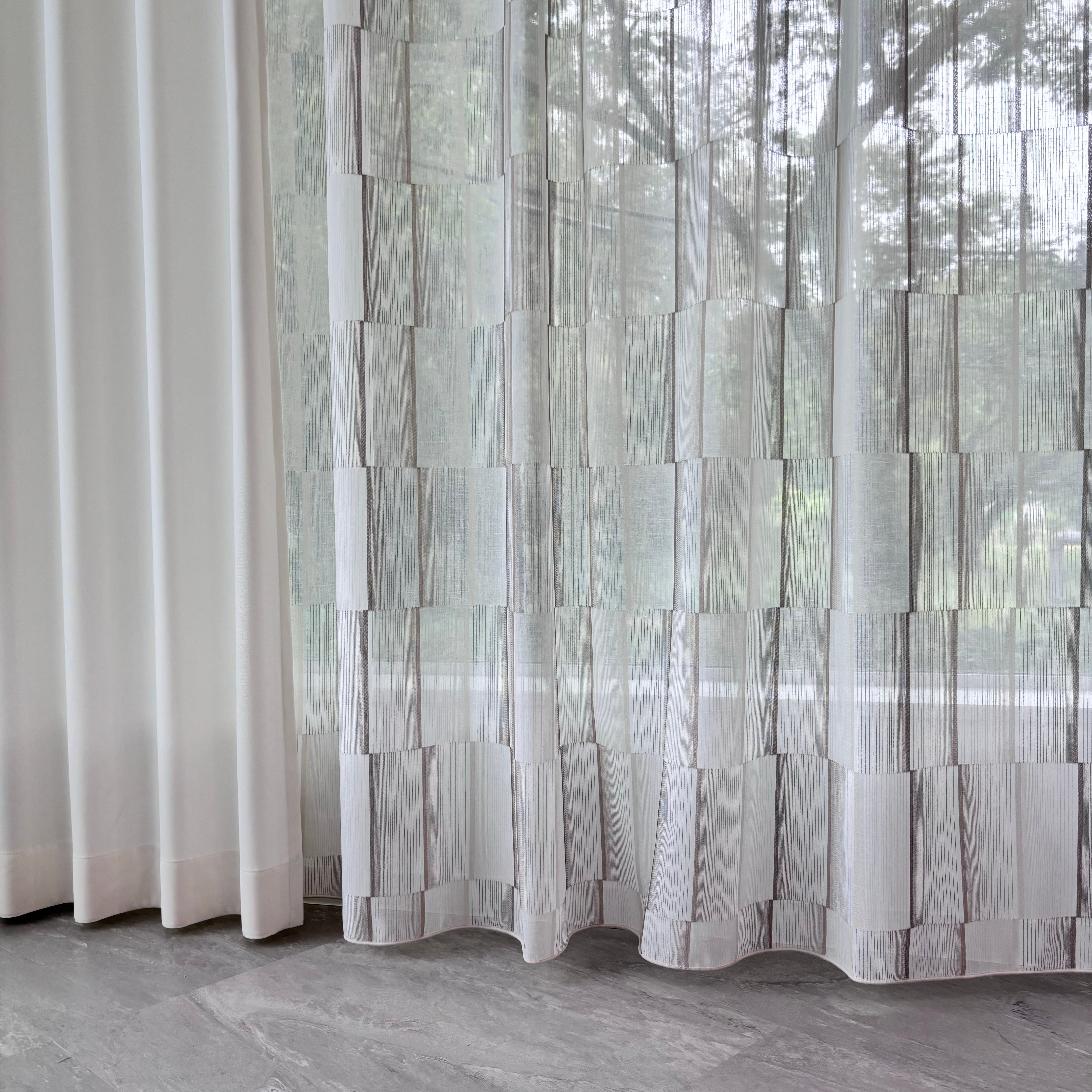 森の木／レースカーテン／1.5倍ヒダ／両開き（2枚1組） | Airpuric