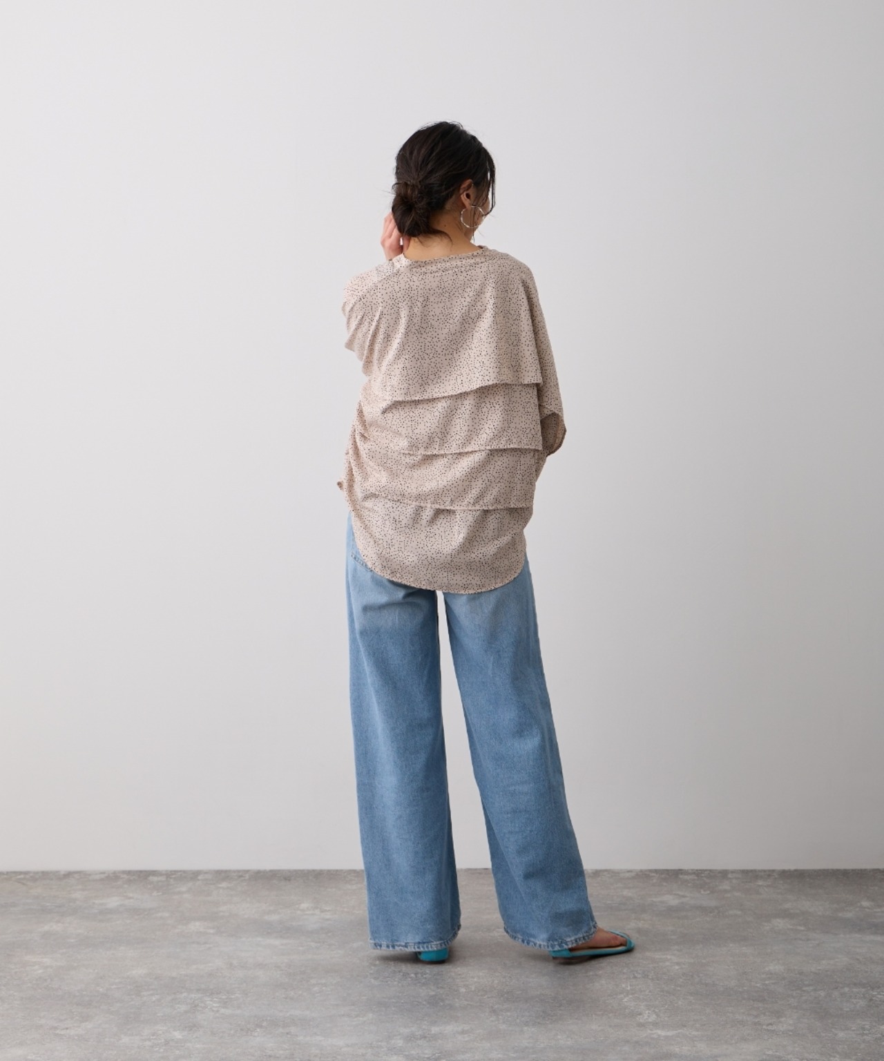 No.24021 バックフリルブラウス  Beige