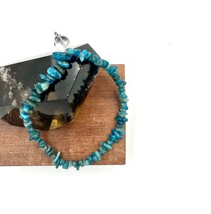 (00789)ブルーアパタイト　Blue apatite　燐灰石　パワーストーン　ストラップ　キーホルダー　3way用パーツ付き　スマホチャーム　細石　さざれ石