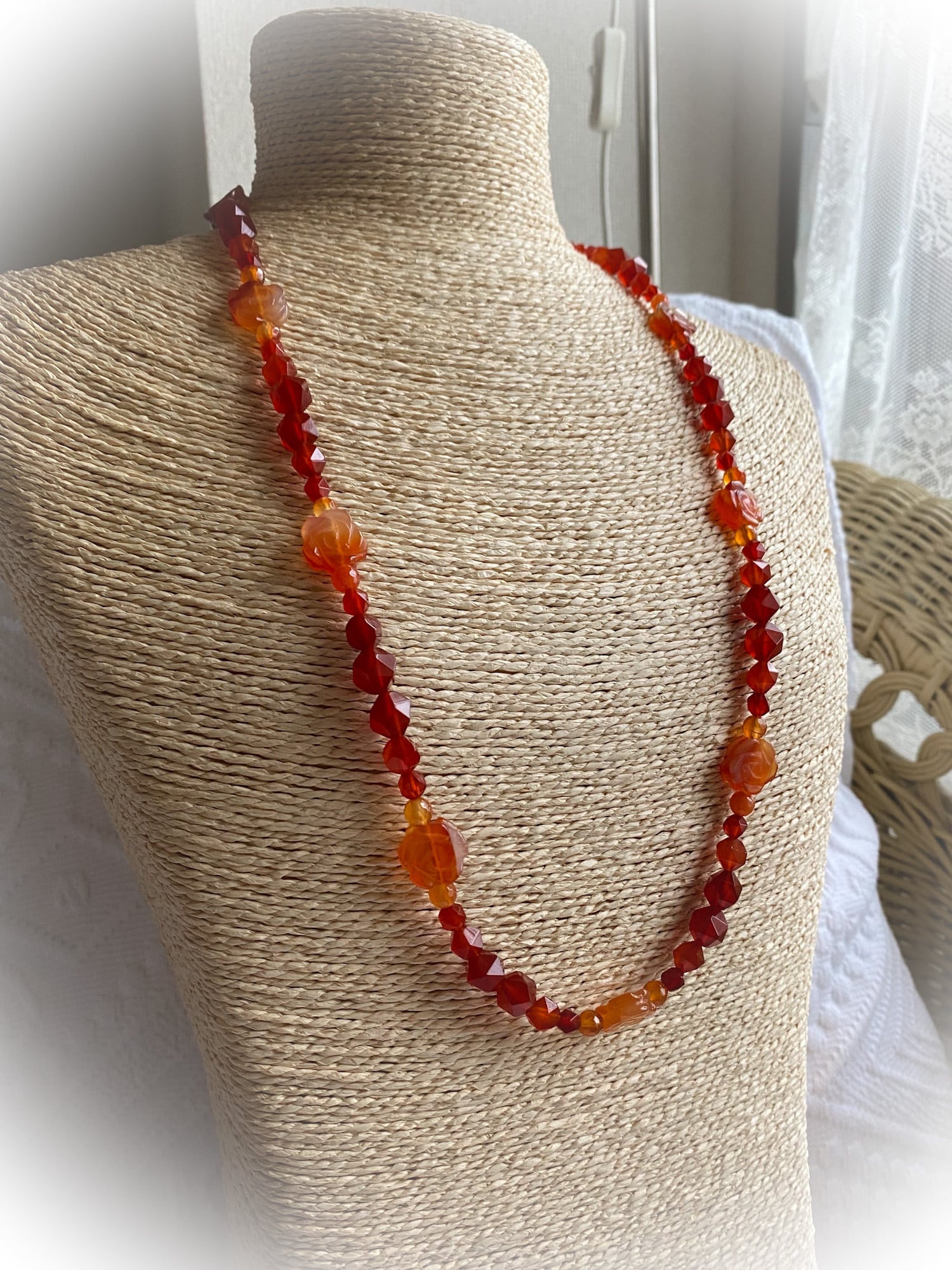 黒の魔除け○ブラックオニキス の「ぷっくり勾玉」ペンダント ◇ 首紐