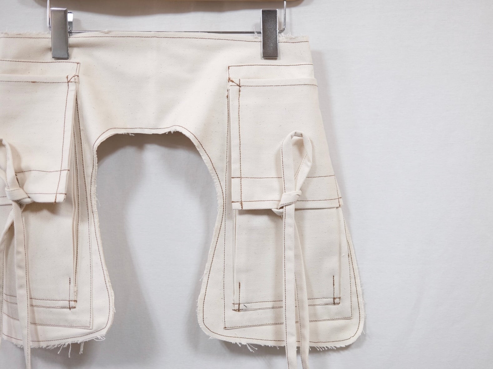 Tiscar Espadas” THE CINTURON BAG “ ivory | Lapel online store