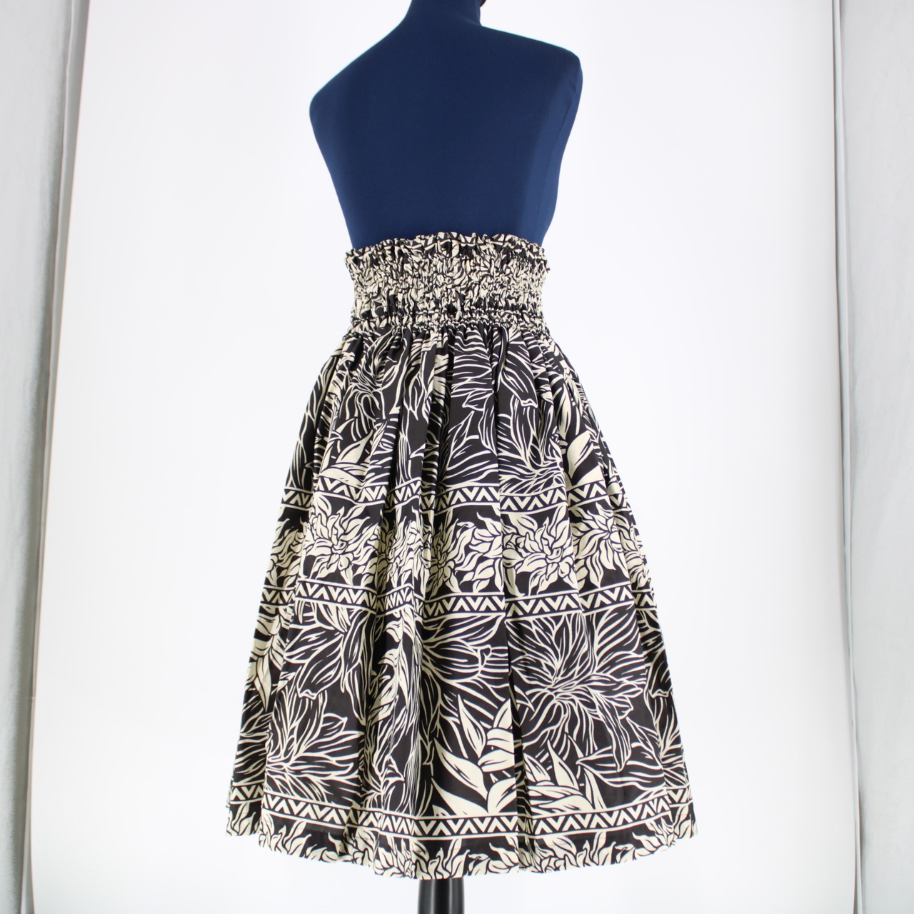 【美品 フラダンス衣装】ブラウン Aloha Emika アロハエミカ パウスカート 茶 ベージュ 花柄 ハワイアン アロハ シャーリング
