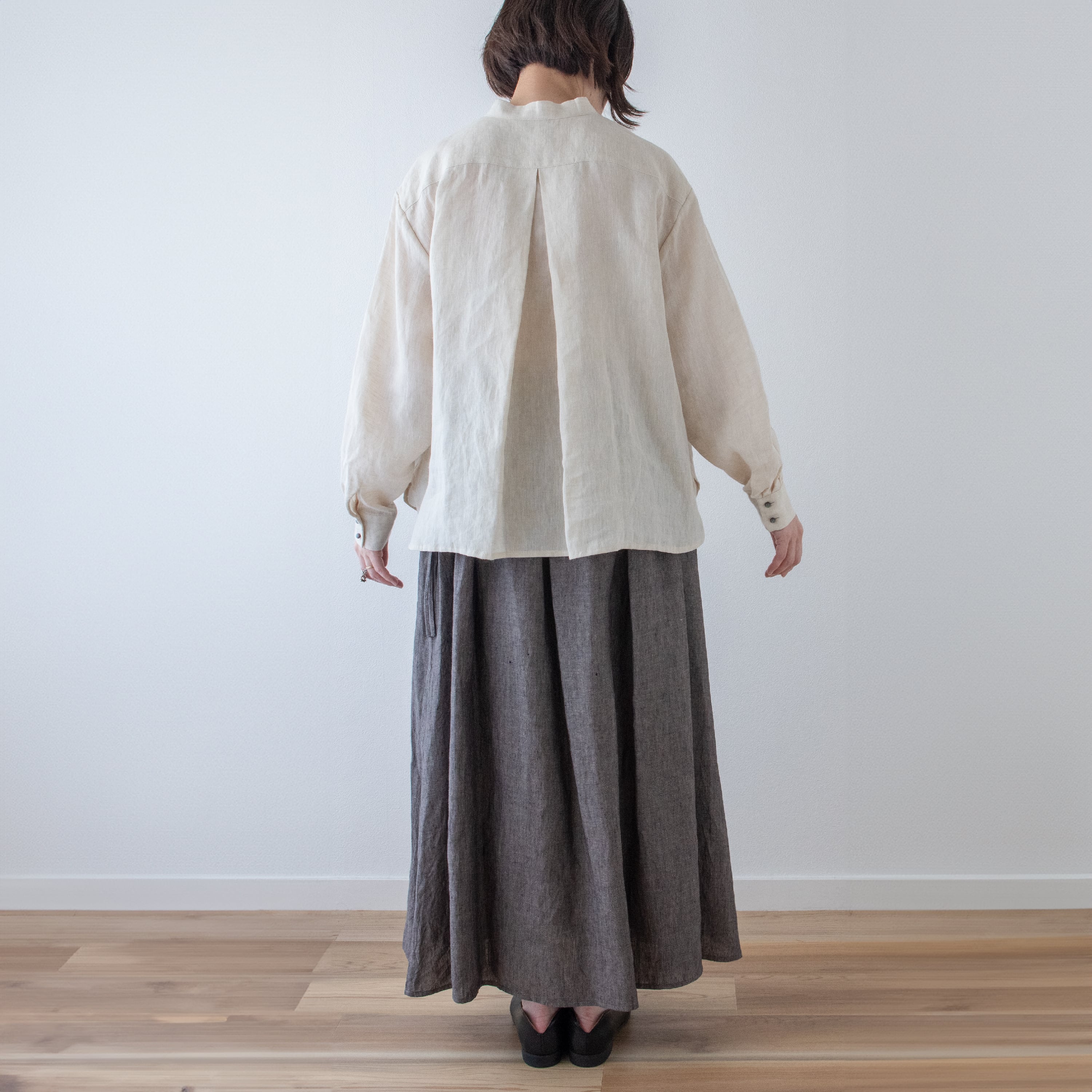 new：bow collar shirt／light weight linen〈almond beige〉 | SALUÉ
