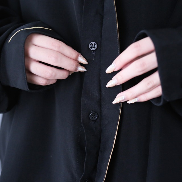 bi-color switching and cuff embroidery design XXXL over silhouette shirt