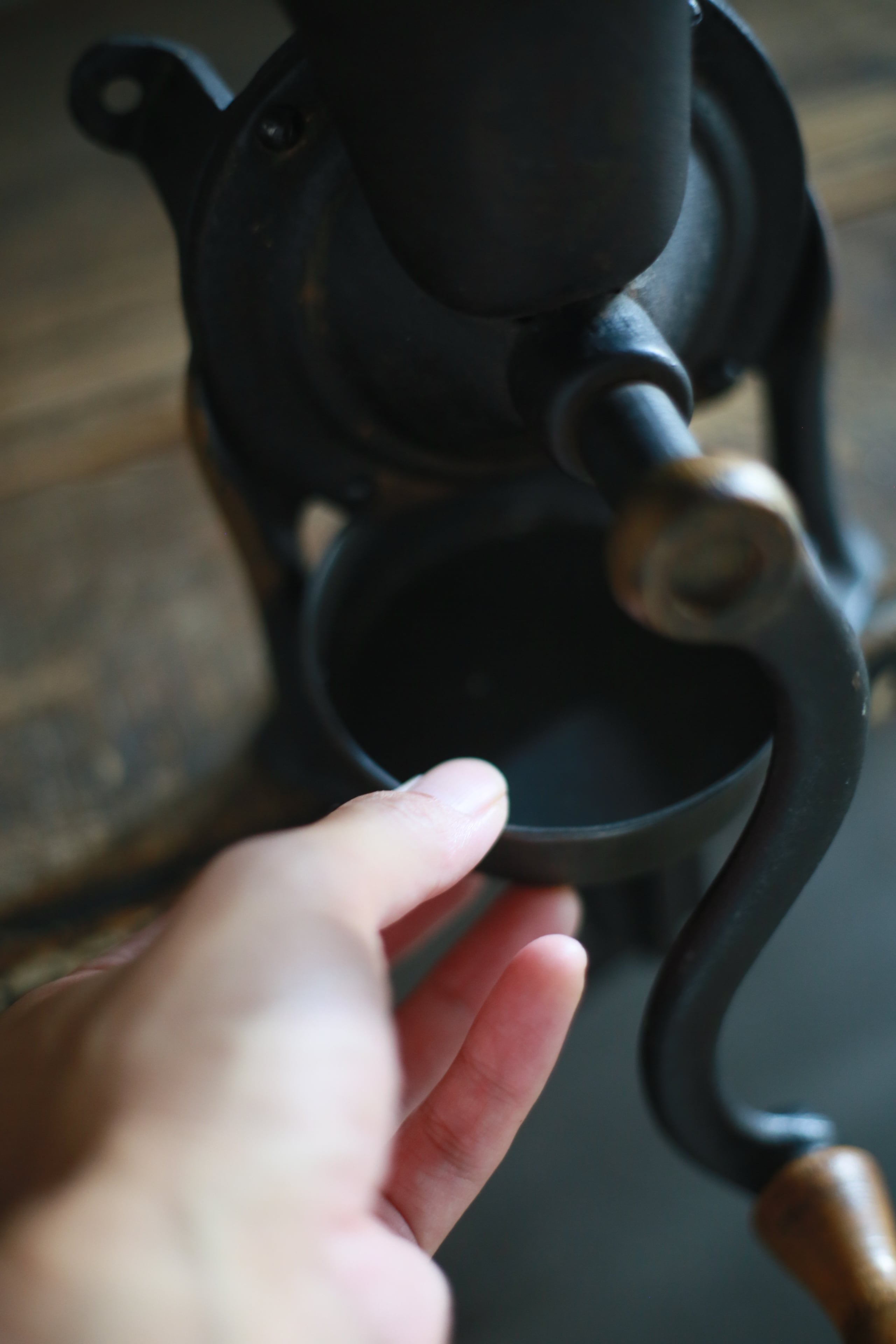 古いイギリスのコーヒーミル