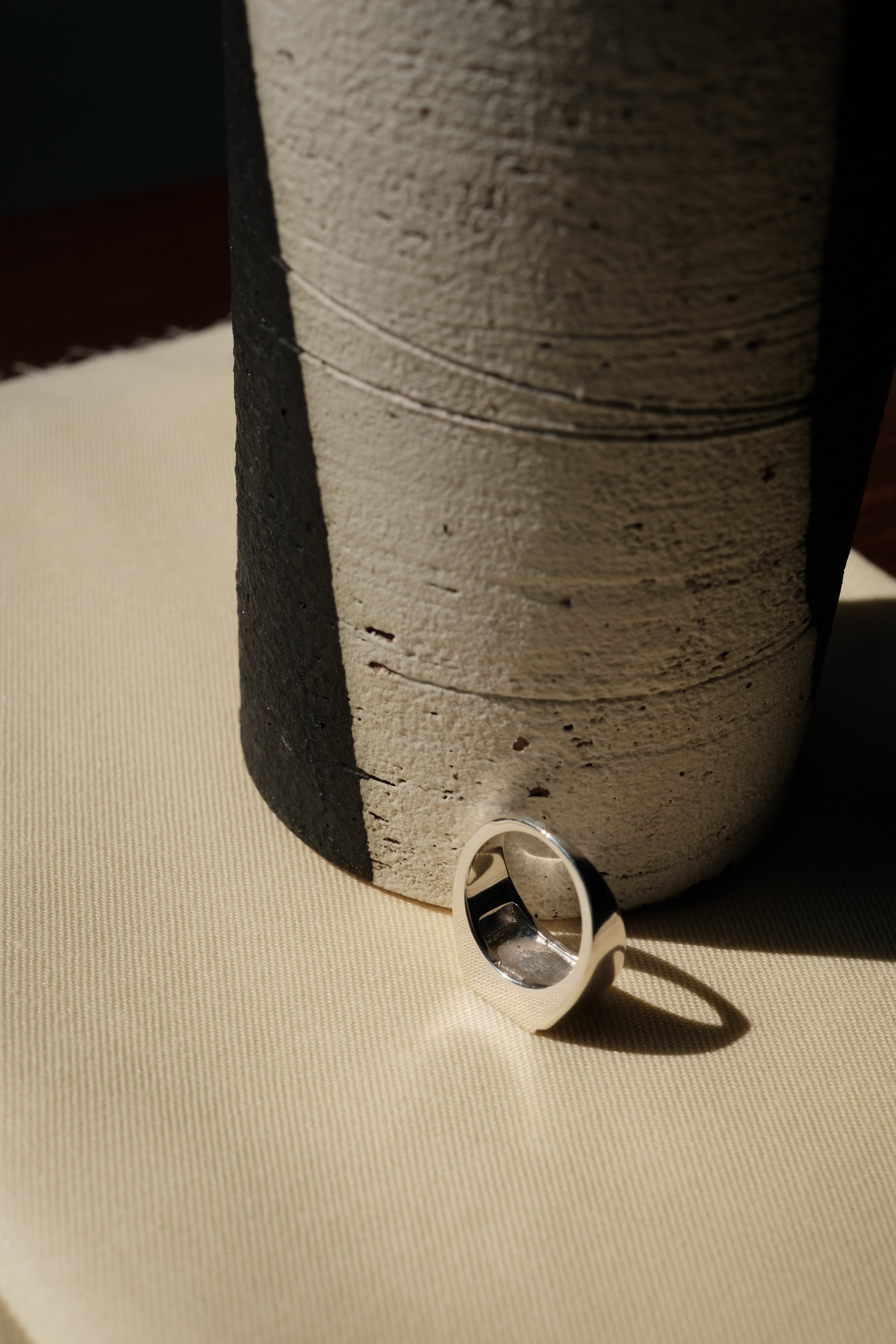 R.ALAGAN / SIGNET RING / ONYX | LIVING