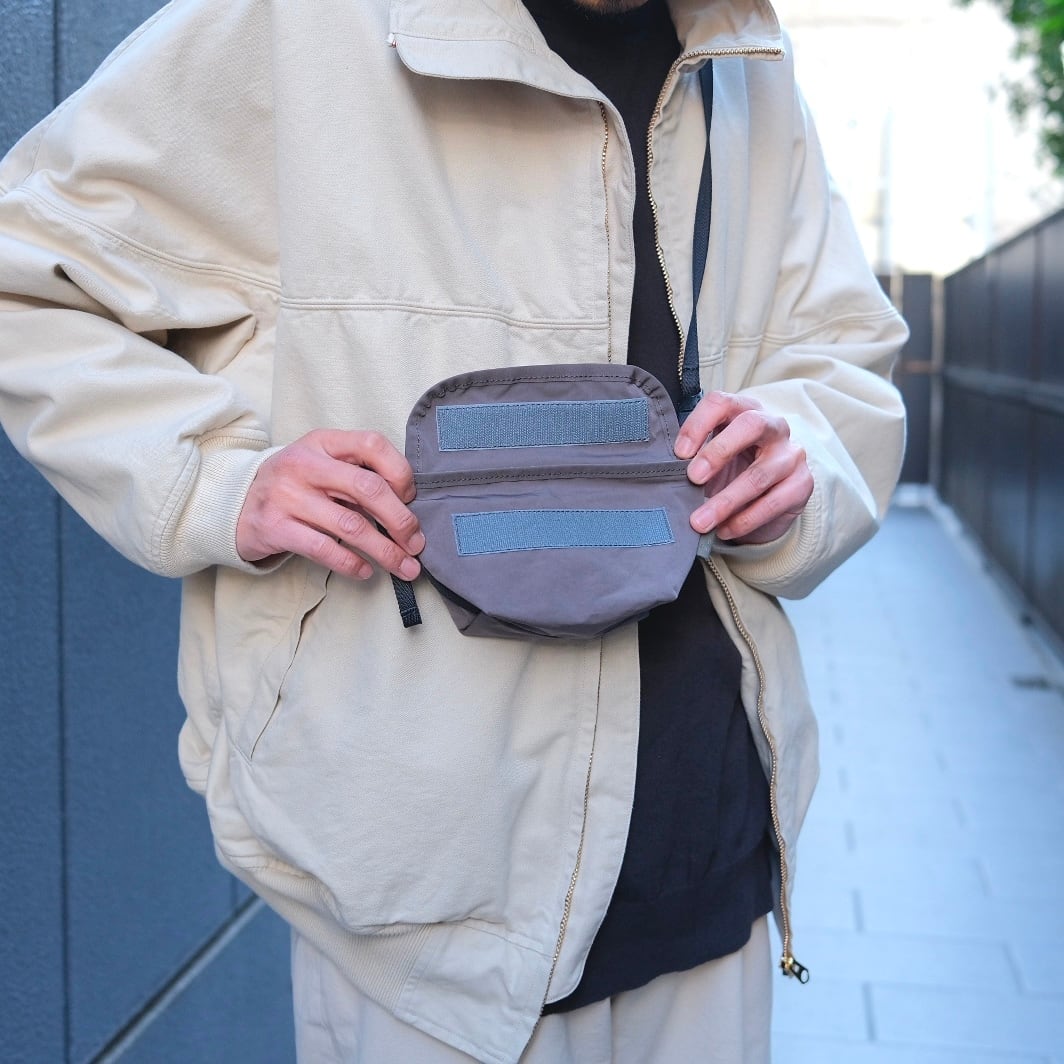 AMIACALVA(アミアカルヴァ) / Split Yarn portable messenger -Gray