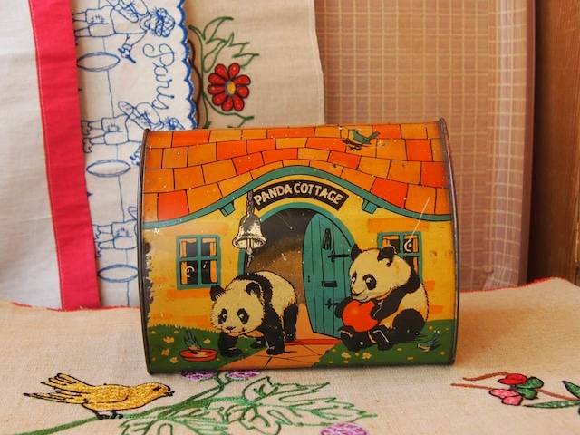 イギリスアンティーク　ビスケット缶　PANDA COTTAGE TIN　