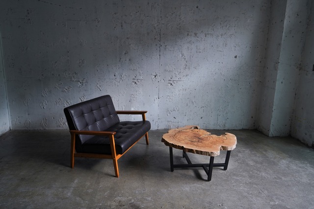 スポルテッド樫の輪切り一枚板 ローテーブル