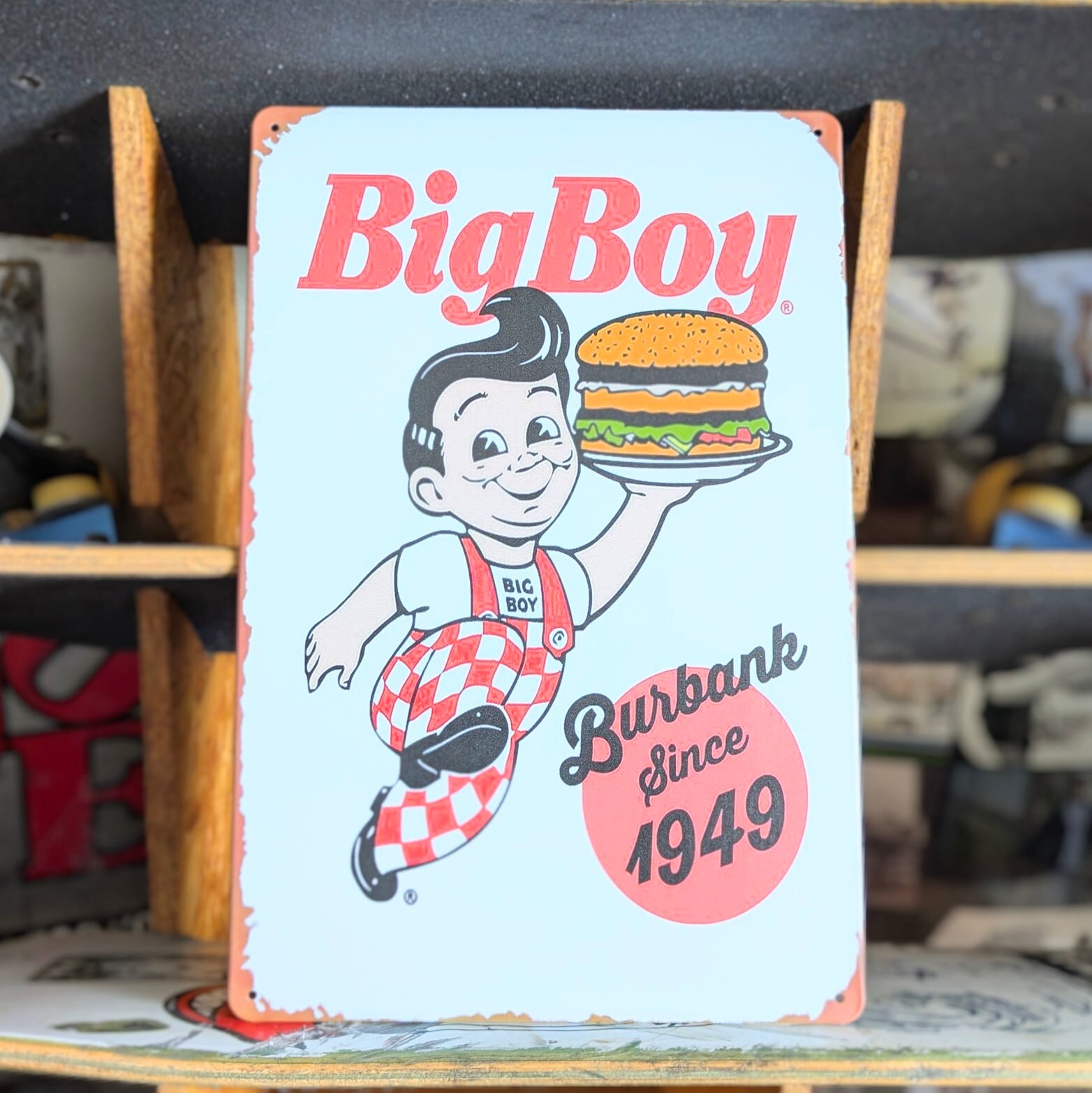送料無料!ちょうどいいブリキ看板 【ビッグボーイ(Big Boy)】『 Burbank since 1949 』 METAL SIGN / メタルサイン / ブリキ看板 / サインボード / ビンテージ加工〚アメリカン雑貨 アメトイ〛