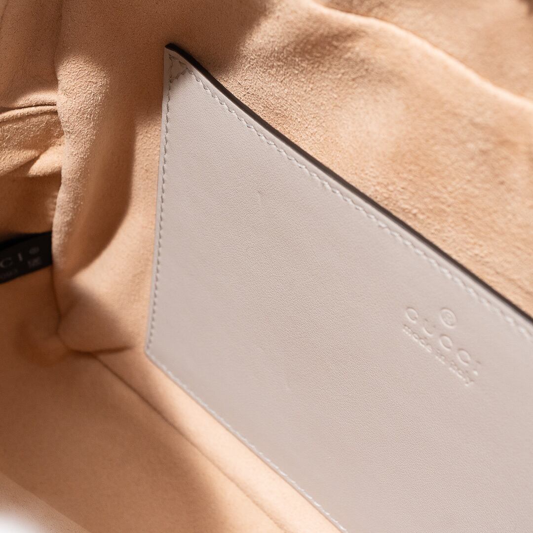 GUCCI GGマーモント スモール トップハンドルバッグ ライトグレー