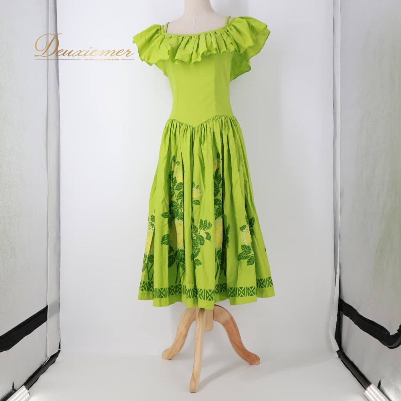 フラダンス 衣装 CC Fashions CCファッション ワンピース ドレス グリーン系 レフア柄 緑 黄 フリル フラ ダンス ダンス衣装 イベント ステージ ハワイアン アロハ かわいい 華やか おしゃれ 花 花柄 イエロー系