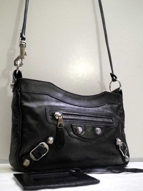 定番◆BALENCIAGA バレンシアガ 男女可 ジャイアントヒップ クロスボディ レザー ショルダー バッグ黒◆ シルバーのジャイアントスタッズ♪