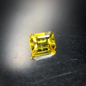 向日葵のような色彩 0.31ct 天然 イエローサファイア